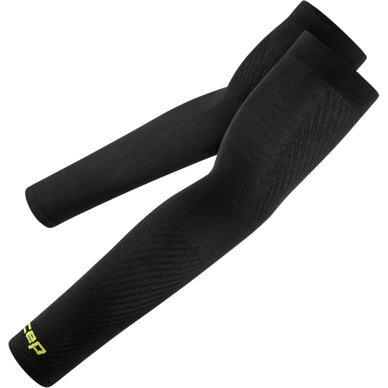 CEP Core Run Ultralight Short Armlinge - schwarz Markenprodukt