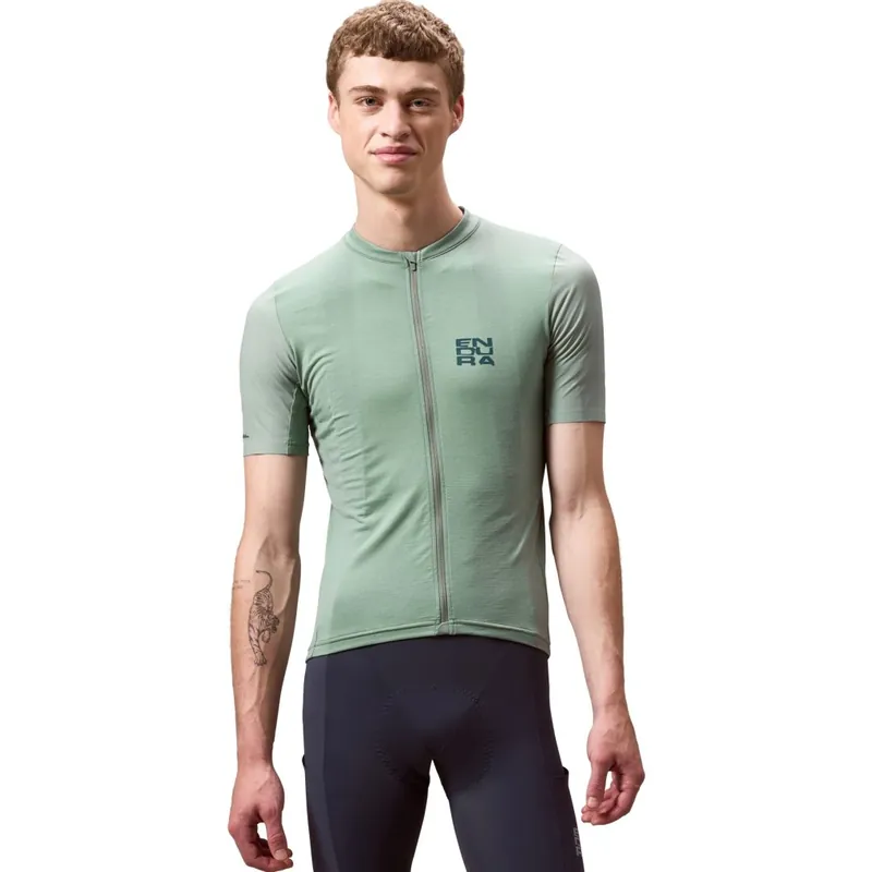 Neue Kollektion Endura AllTrack Ride Resort Kurzarmtrikot Herren - sage green