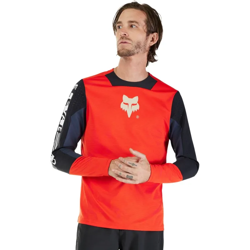 Aktuell FOX Defend MTB Langarmtrikot Herren - Elevated - fluorescent red