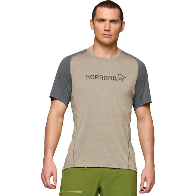 Norrona fjørå equaliser lightweight T-Shirt Herren - Winter Twig/Beluga Billig