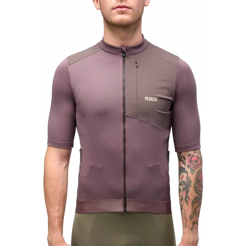Kracherpreis PEdALED Odyssey Merino Kurzarmtrikot Herren - Raisin Purple 26SMJOD