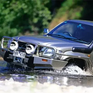 Aktuell ARB-Windenstoßstange Hilux ‘02-‘05, 3414220,m.Verbreiterungen,m.Airbag *TN*